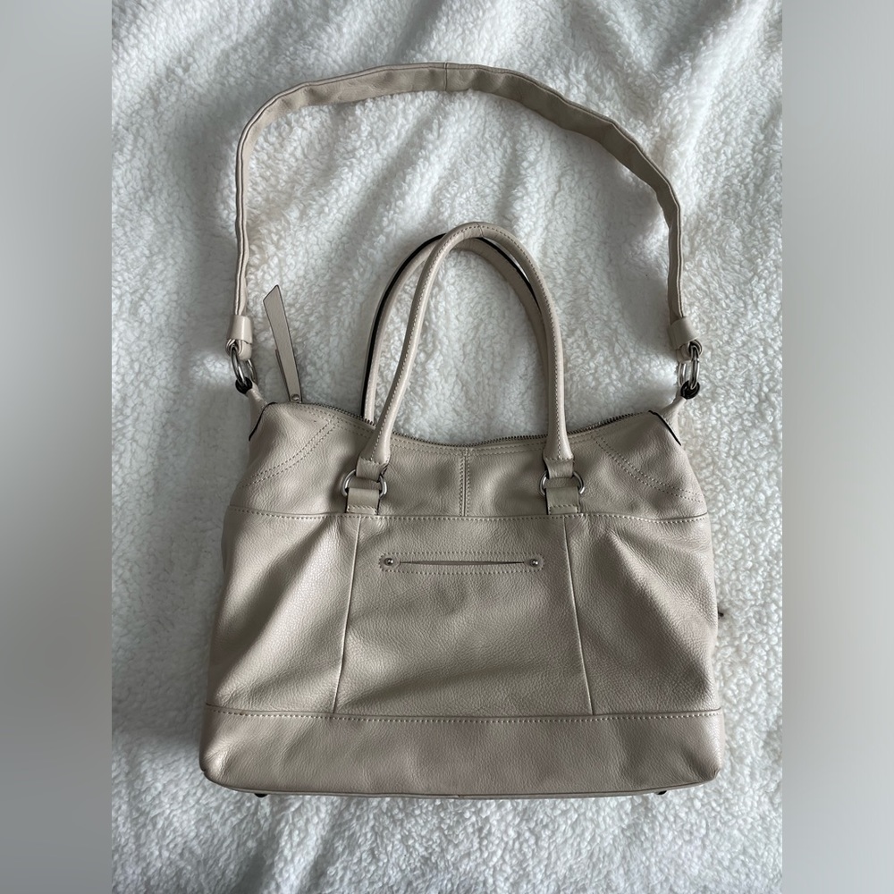 LC: ⭐️HP⭐️ B. Makowsky Leather White Cream Purse with Animal Print Inside - Picture 2 of 15
